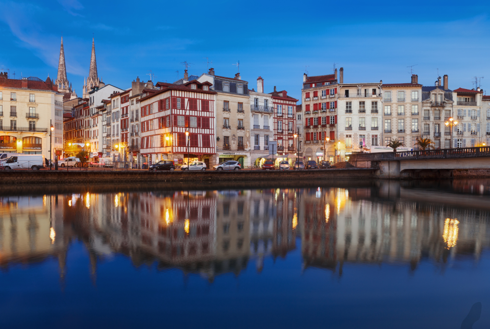 Bayonne En Bordure De La Nive